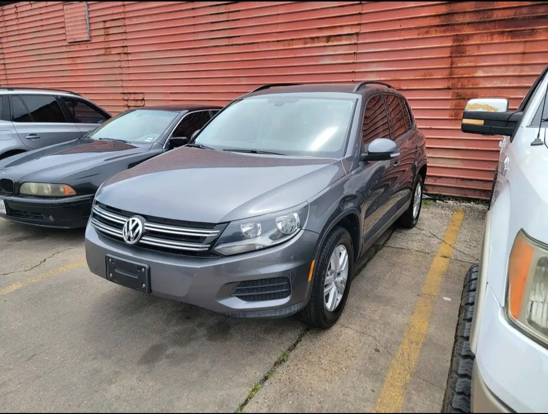 2015 Volkswagen Tiguan 2.0T SE Sport Utility 4D