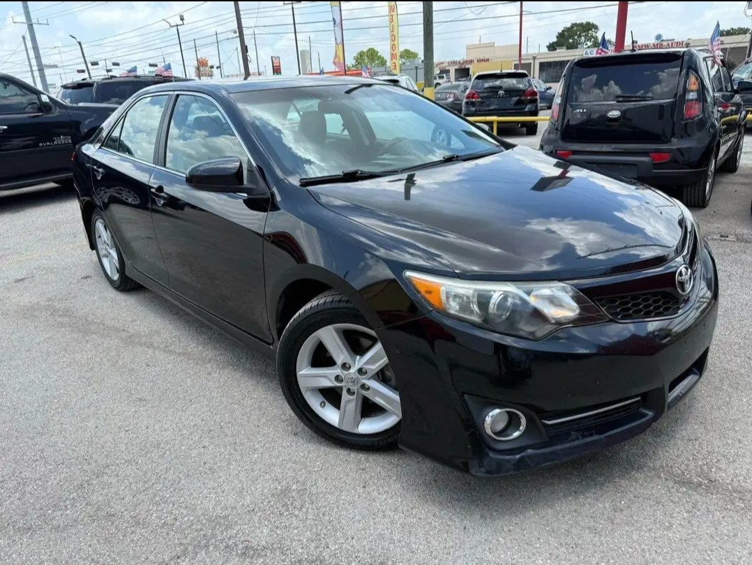 2012 TOYOTA CAMRY SE